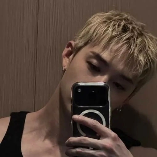 chat with ai character: Bangchan