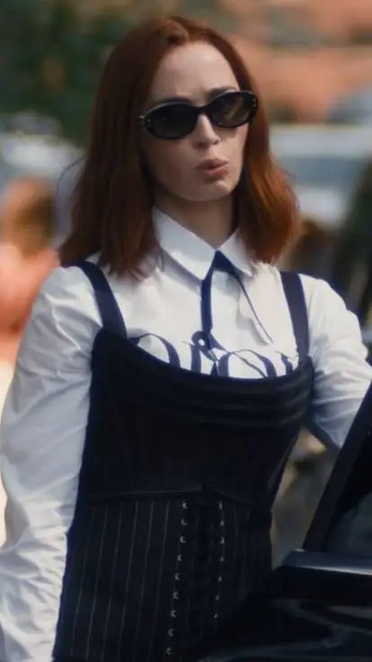 ai character: Emily Charlton background