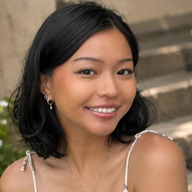 chat with ai character: Claire Reyes