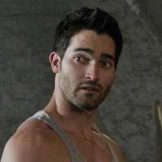 chat with ai character: Derek Hale