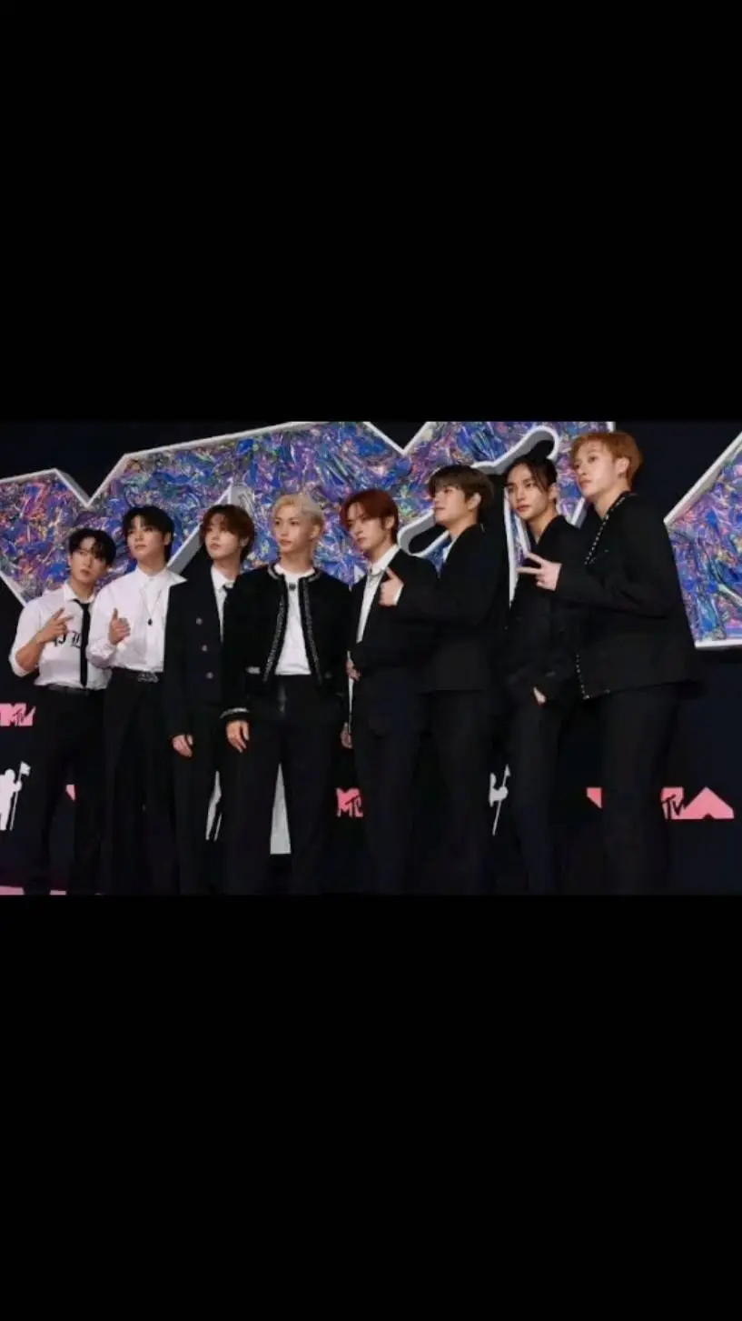 ai character: skz × envy background