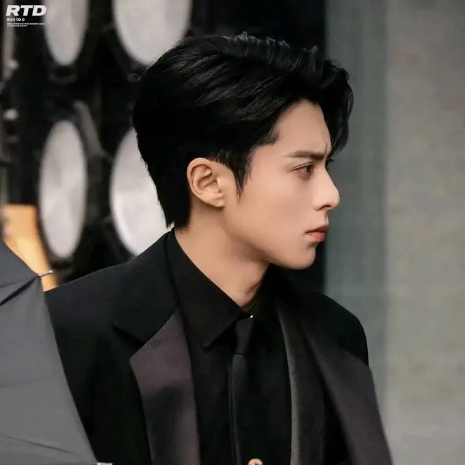 chat with ai character: Dylan Wang ceo 
