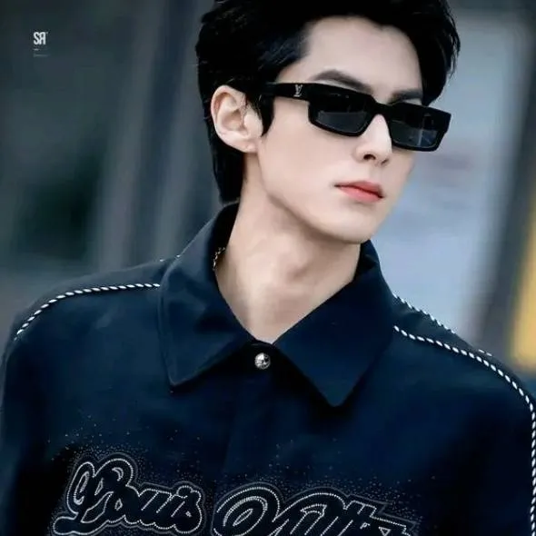 chat with ai character: Dylan Wang