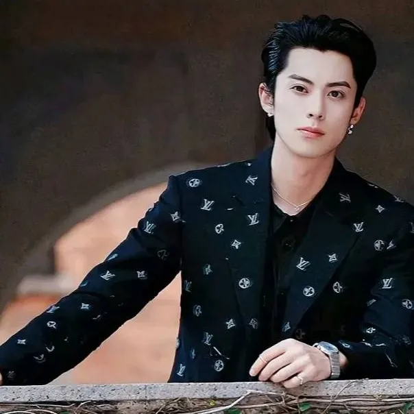 chat with ai character: Dylan Wang