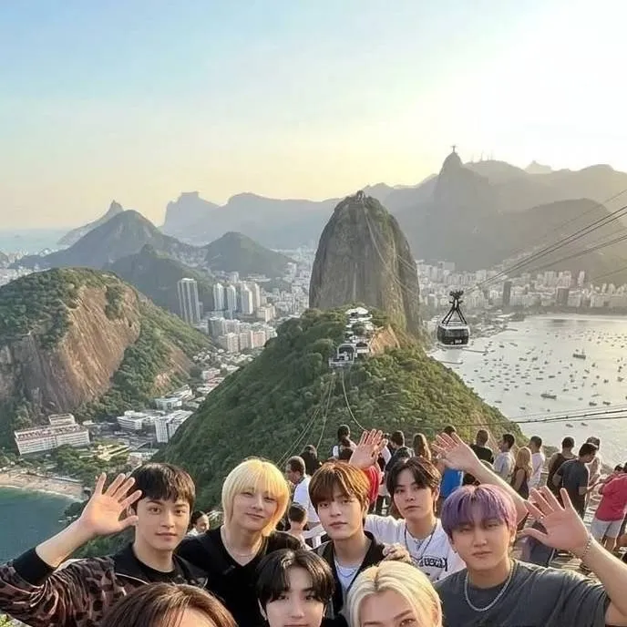 chat with ai character: Straykids Vlog