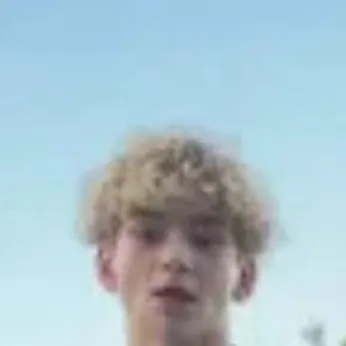 chat with ai character: Hannah