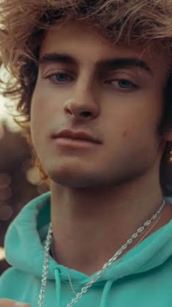 ai character: Tooper background