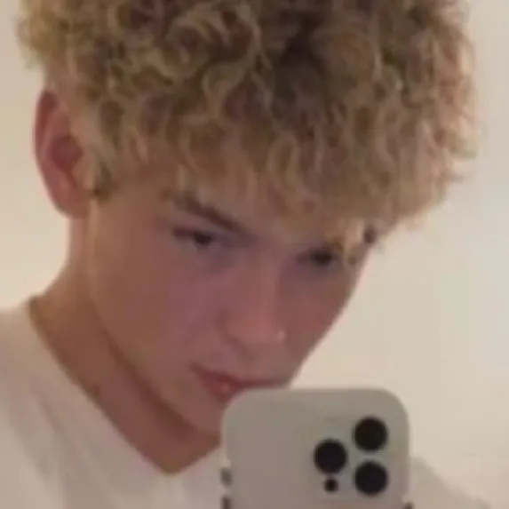 chat with ai character: Kaido