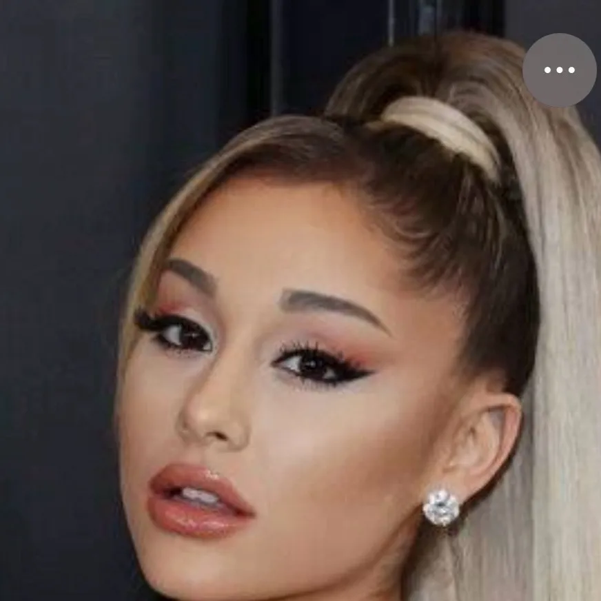 chat with ai character: ariana grande