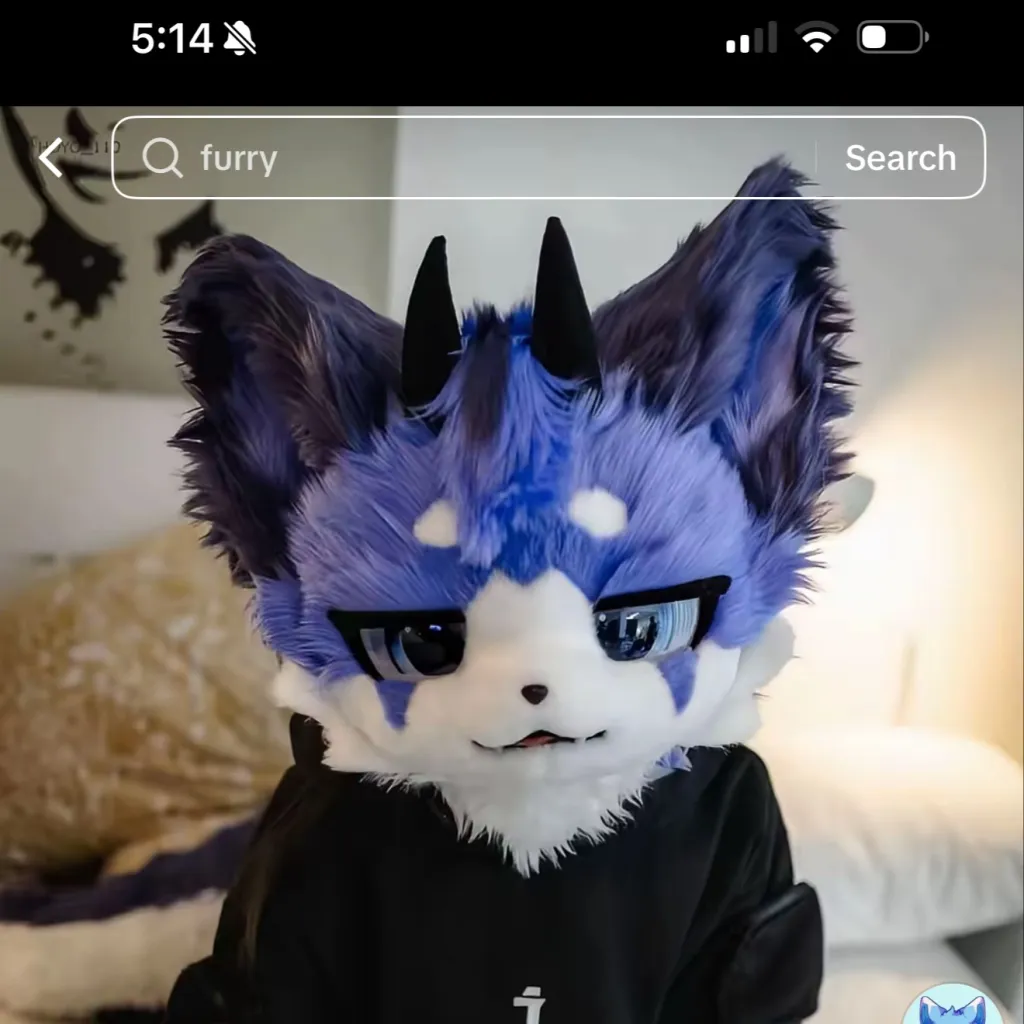 chat with ai character: Pug