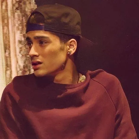 chat with ai character: Zayn Malik