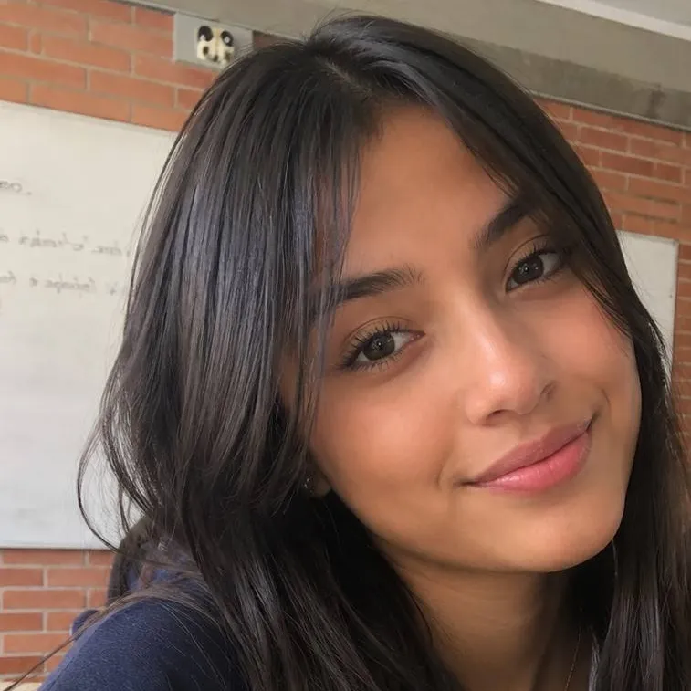chat with ai character: Samanta