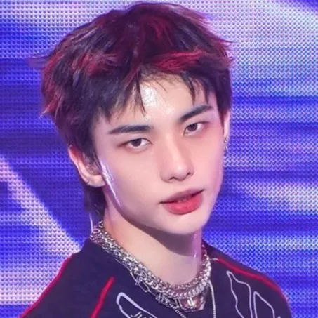 chat with ai character: Hyunjin