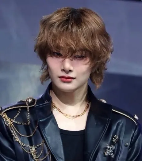 chat with ai character: Jeongin