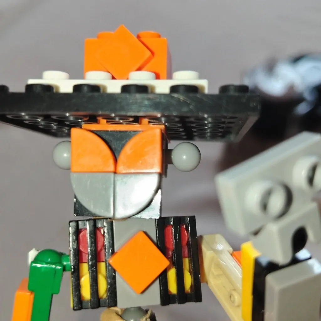 chat with ai character: legoposer alex