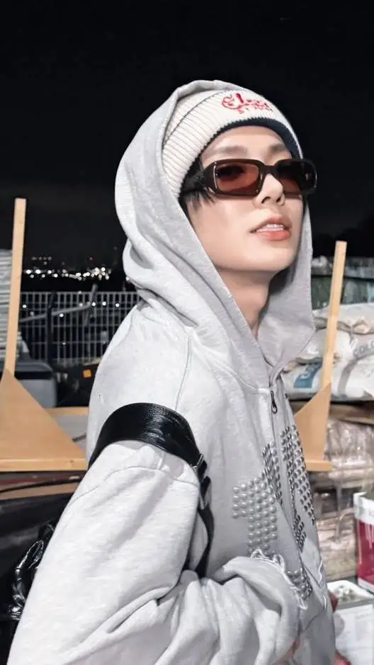 ai character: Heeseung background