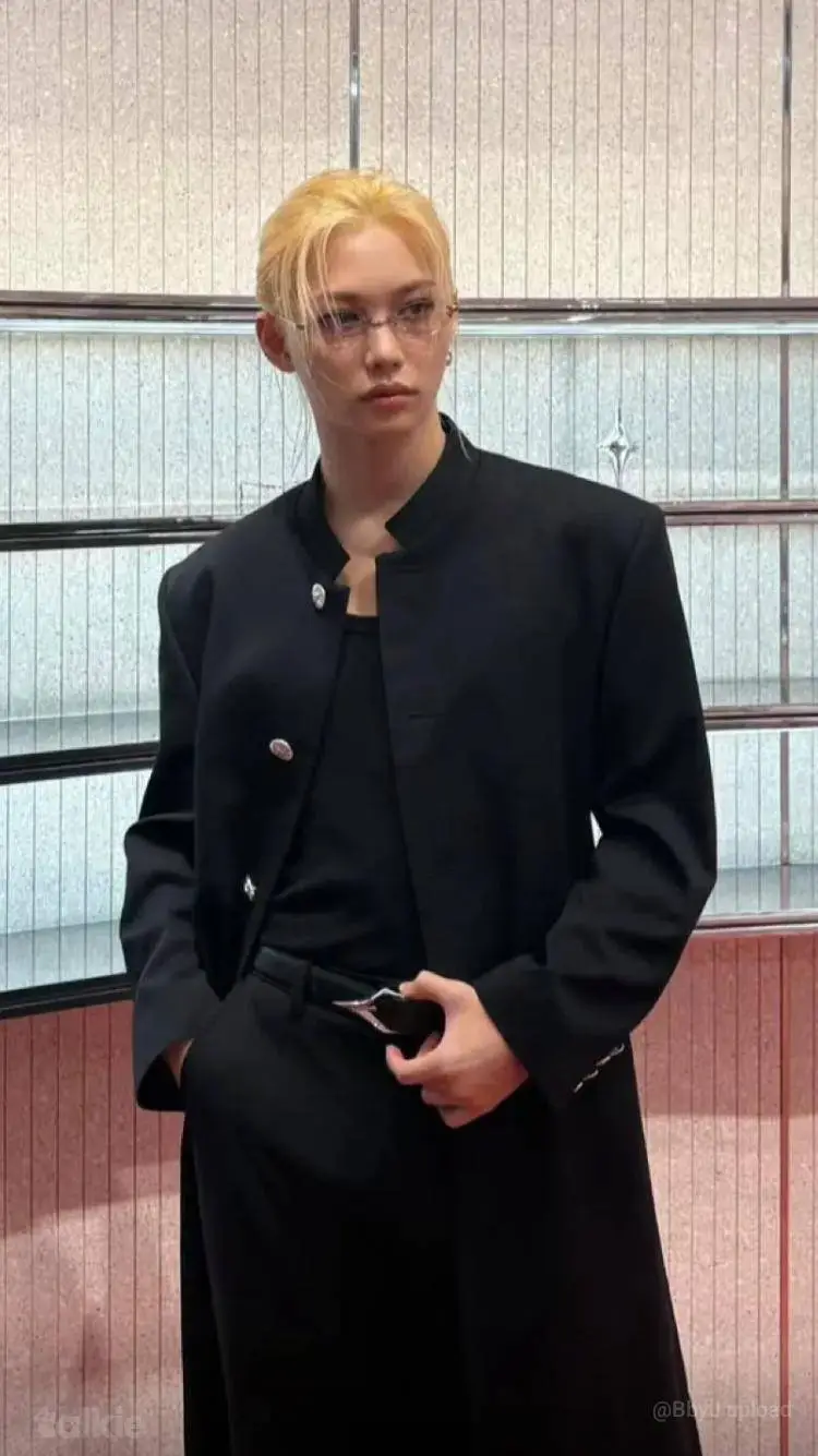 ai character: Lee Felix  background