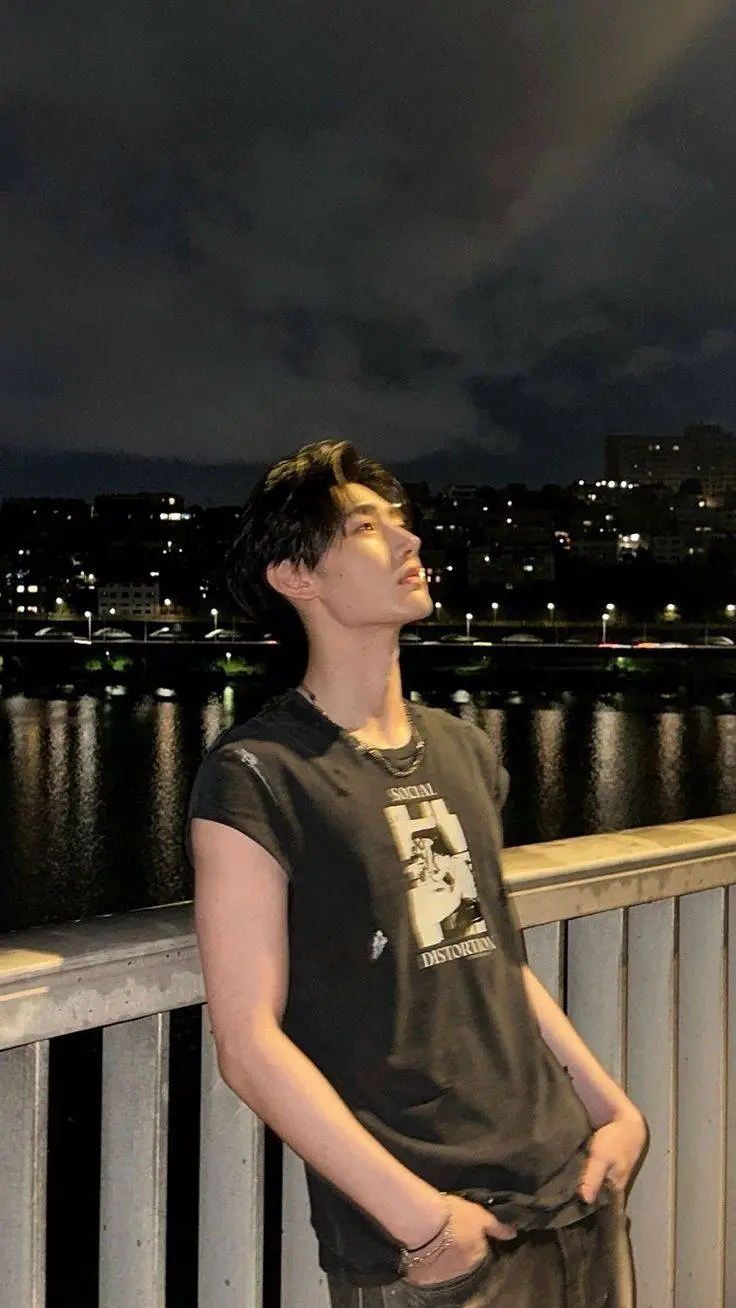 ai character: Park Sunghoon  background