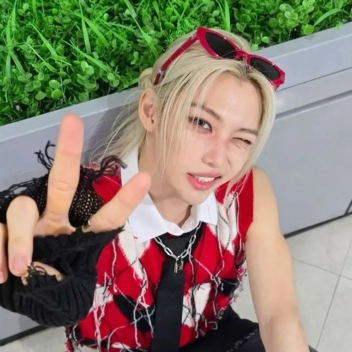 chat with ai character: ✞Felix✞ 