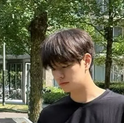 chat with ai character: Kim Seungmin