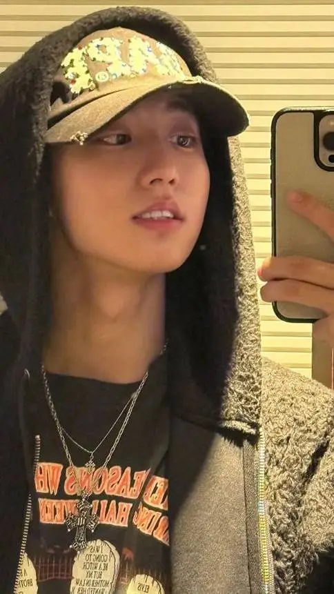ai character: ♡HAN JISUNG♡ background