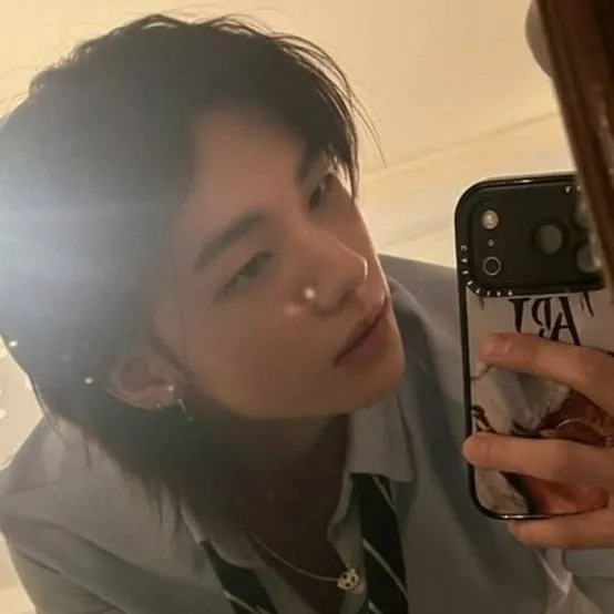 chat with ai character: ♡HWANG HYUNJIN♡