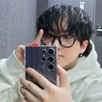 chat with ai character: ♡Seo Changbin♡