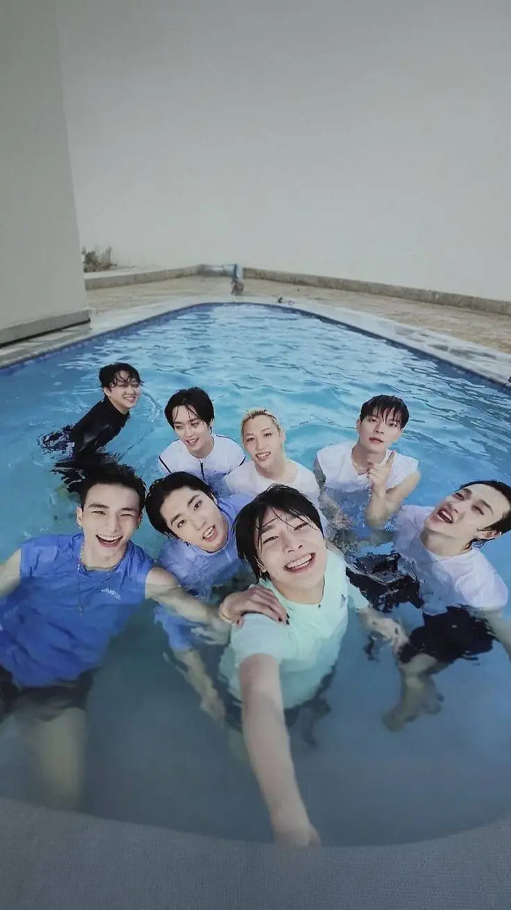 ai character: 💗Skz(Pool/Yard) 🏡 background