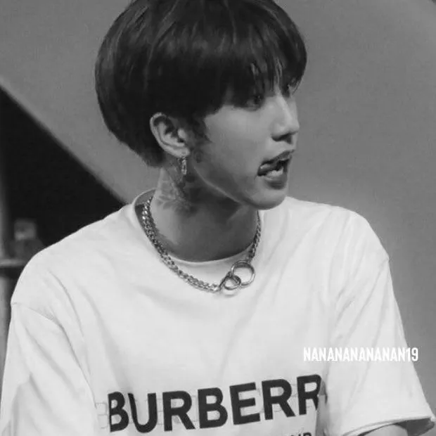 chat with ai character: ♡♡HAN JISUNG♡♡