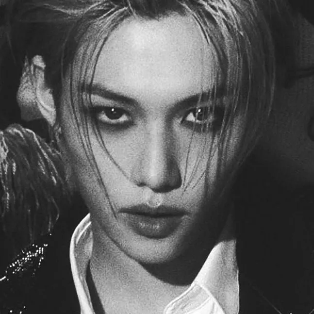 chat with ai character: 🥃LeE FeLiX🚬