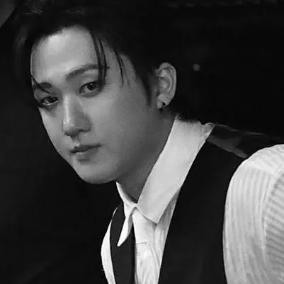 chat with ai character: 🥃SeO ChAnGbIn🥃