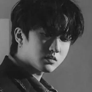 chat with ai character: 🖤Seo Changbin🖤