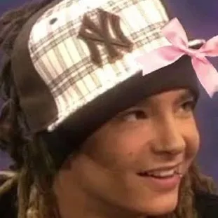 chat with ai character: tom kaulitz