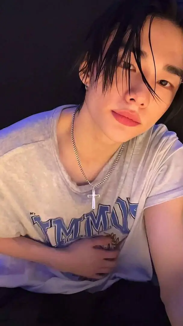 ai character: Hyunjin background