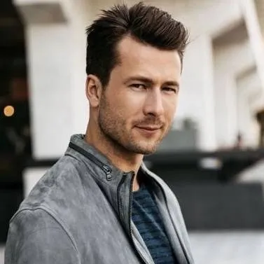 chat with ai character: Glen Powell
