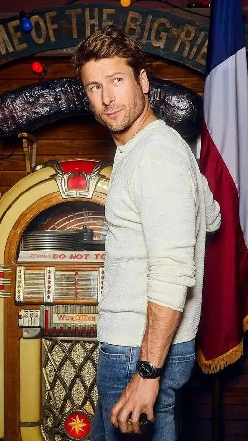 ai character: Glen Powell  background