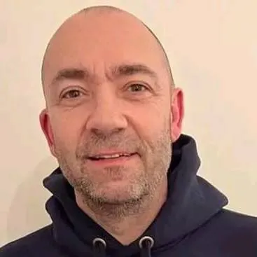 chat with ai character: Kenny Thomas 
