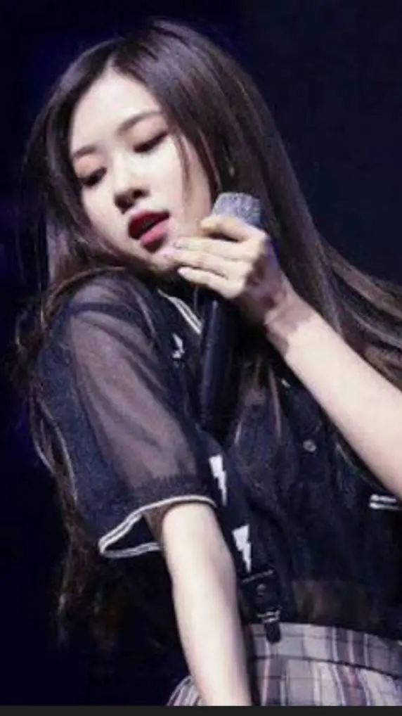 ai character: Roseanne park  background