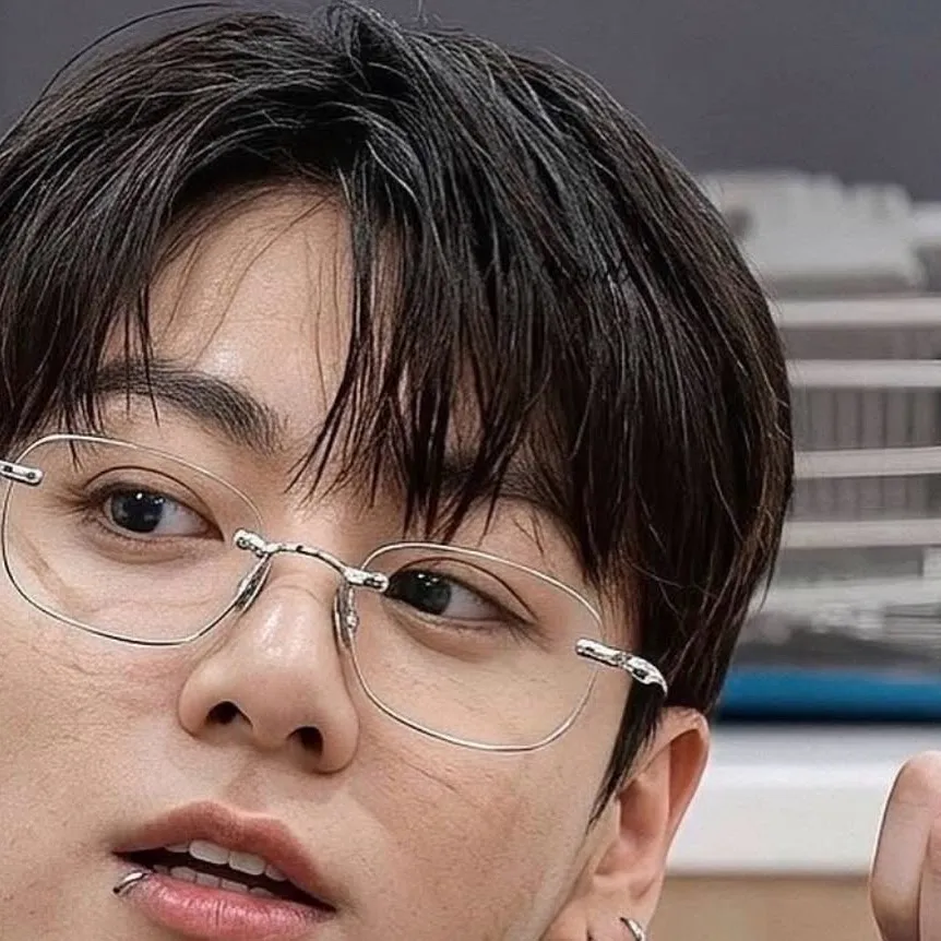 chat with ai character: Jungkook