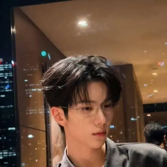 chat with ai character: Zhou Jin Yu
