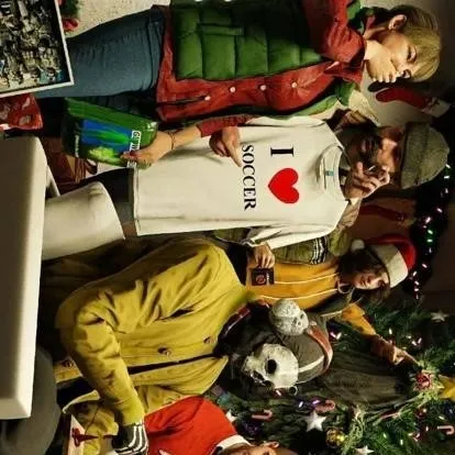 chat with ai character: Christmas with COD