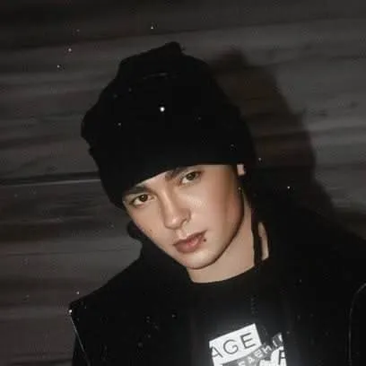 chat with ai character: tom kaulitz