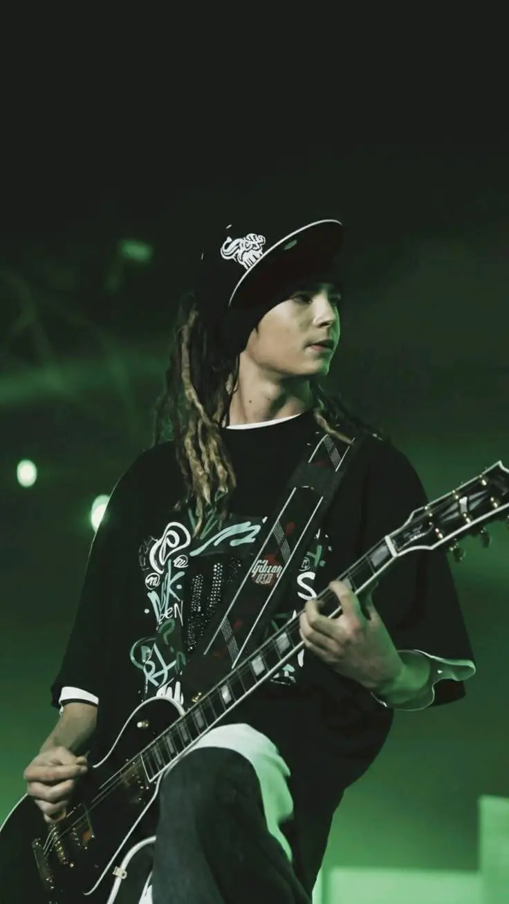 ai character: tom Kaulitz background