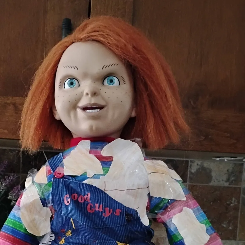 chat with ai character: buff chucky 