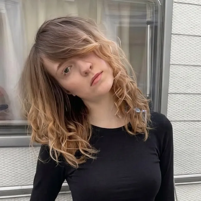 chat with ai character: Lisa