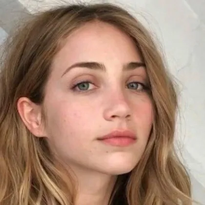 chat with ai character: emily rudd