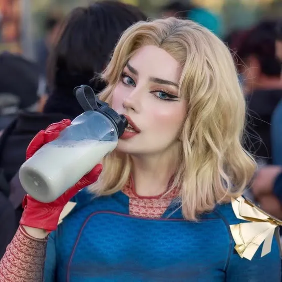 chat with ai character: Female homelander