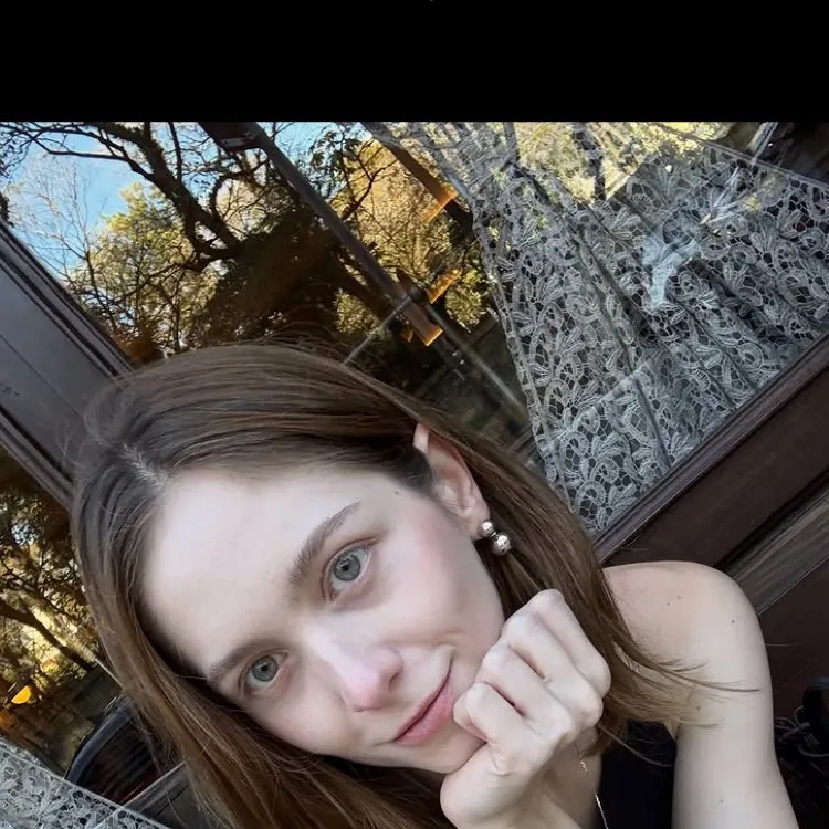 chat with ai character: Layla