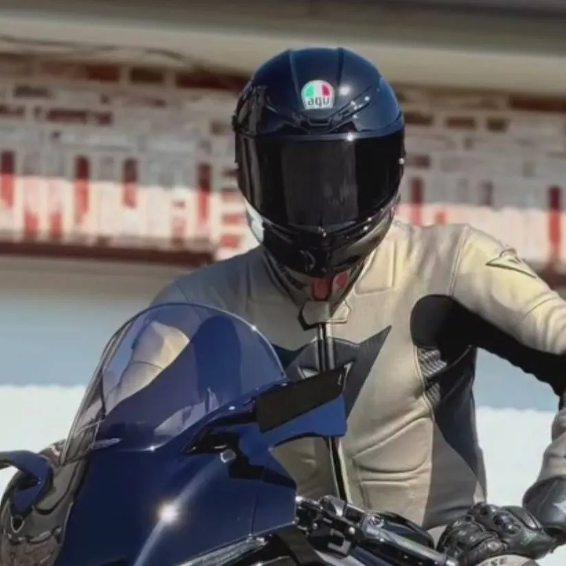 chat with ai character: Travis Scott 