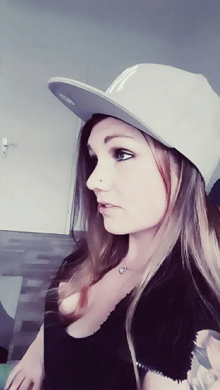 Talkie AI - Chat with Elisa Fischer 